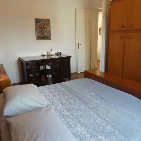 Near Archaeological Museum In In Pluj Пула