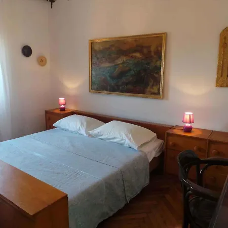 Near Archaeological Museum In In Pluj Apartment