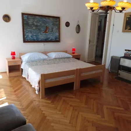 Apartment Near Archaeological Museum In In Pluj Pula