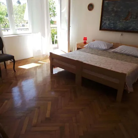 Near Archaeological Museum In In Pluj Apartment Pula