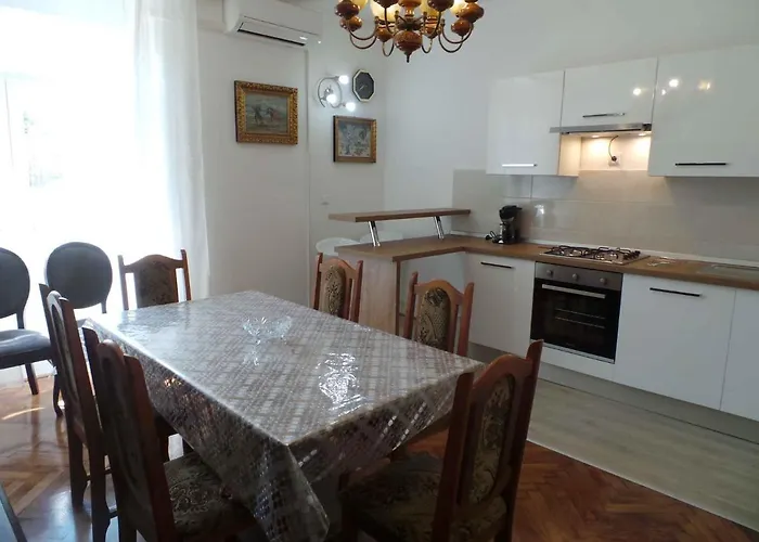 Paula Near Archaeological Museum 27901 普拉