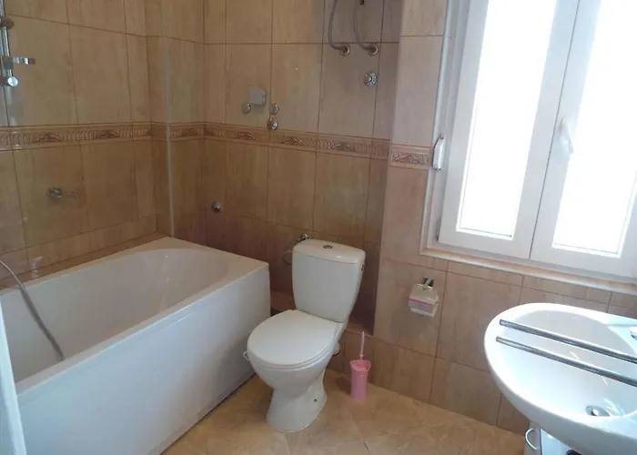 Paula Near Archaeological Museum 27901 *