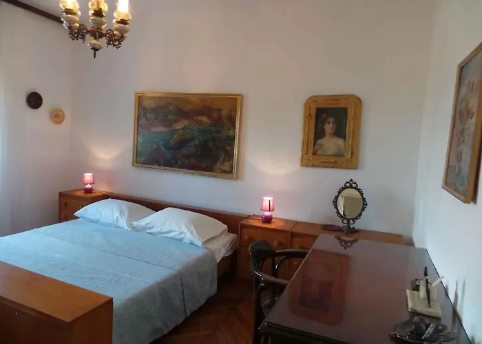 Paula Near Archaeological Museum 27901 * 普拉