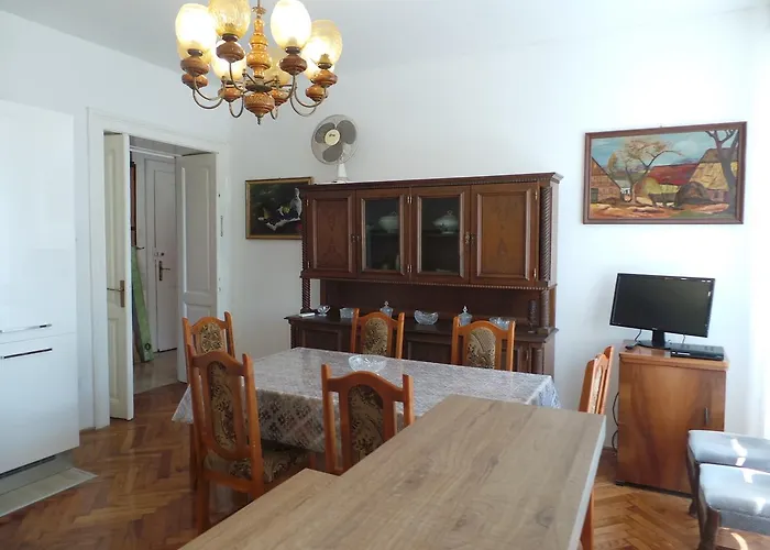 Paula Near Archaeological Museum 27901 * 普拉