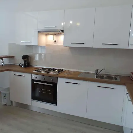 Near Archaeological Museum In In Pluj Apartman